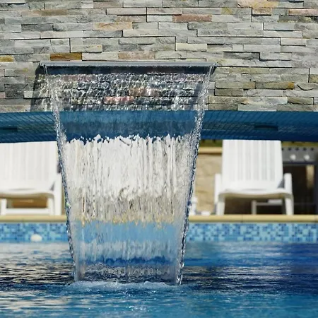 Apartment With Pool *