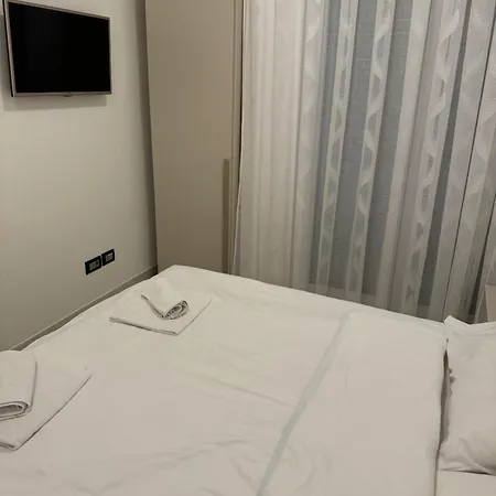Apartment With Pool Funtana